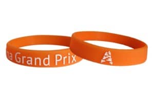 Hochgepraegtes Silikonarmband